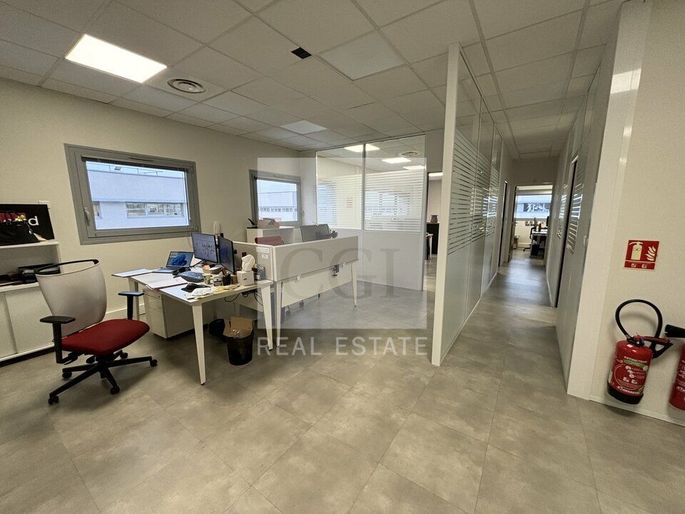 À LOUER – BUREAUX MODERNES ET FONCTIONNELS – 163 m² – SAINT-PRIEST
