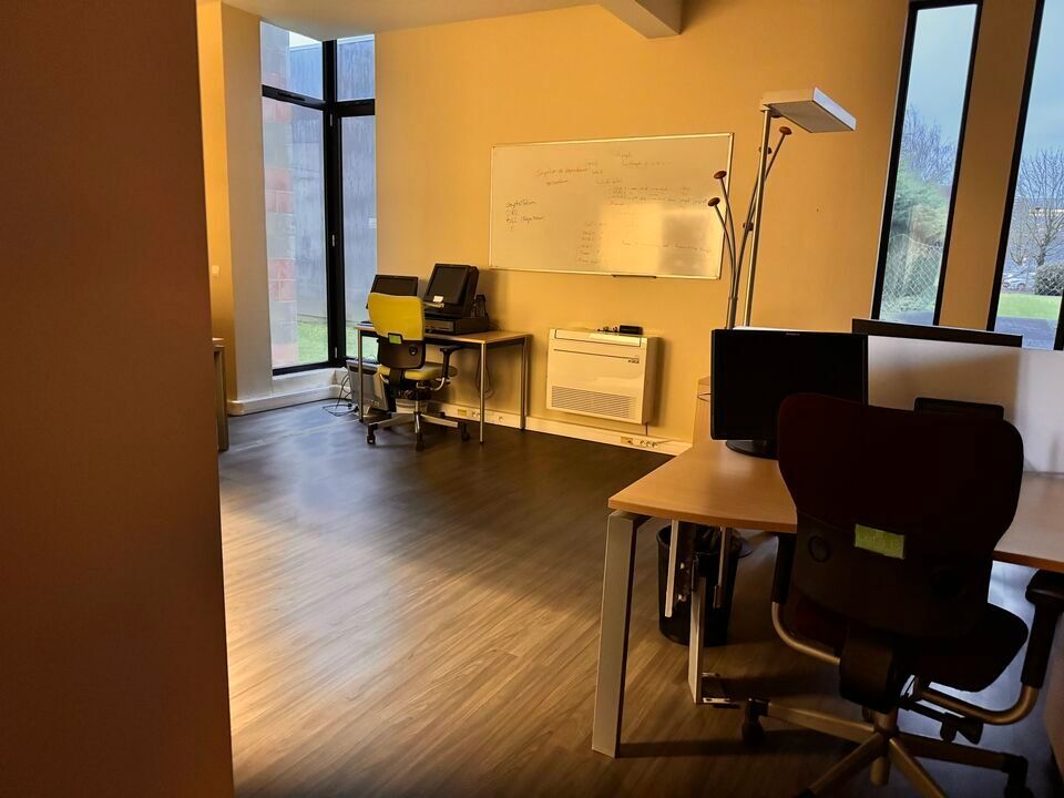 TOURS SUD - SAINT-AVERTIN GRANGES GALAND - A LOUER BUREAUX DE 241 M² - PARKING COMMUN