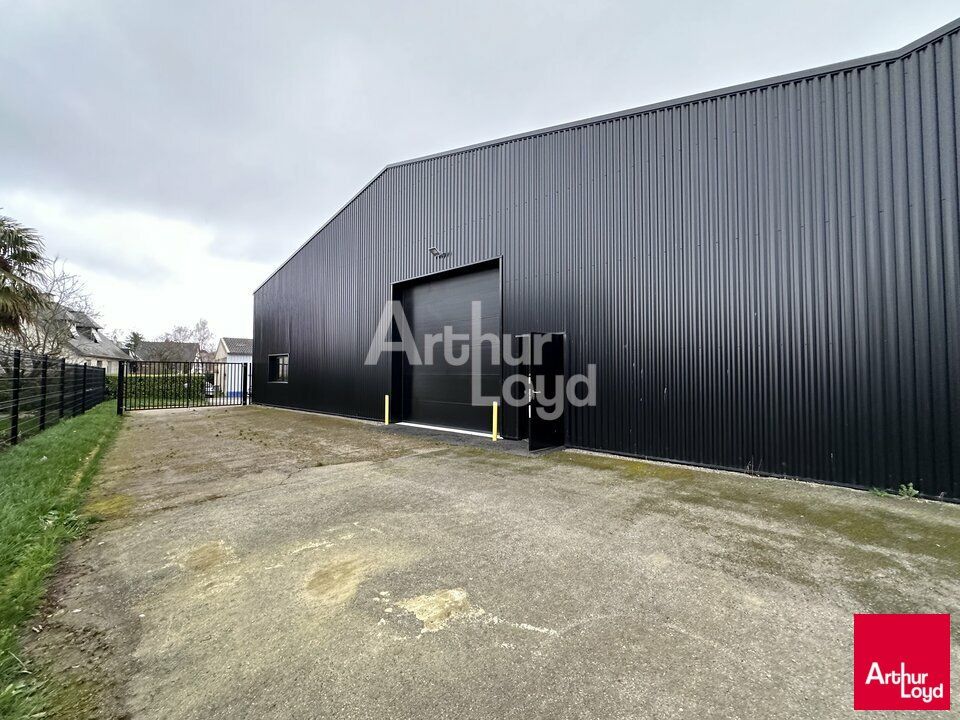 Location local d''activites 330 m² non divisibles