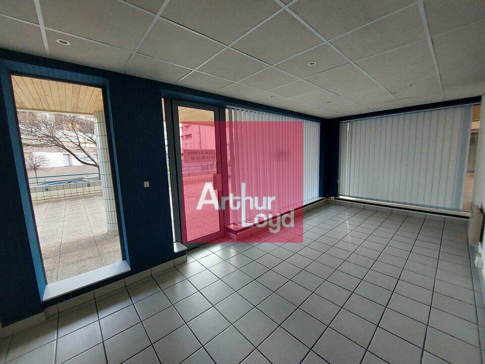LOCAL PROFESSIONNEL 67 M² CLERMONT-FD A LOUER