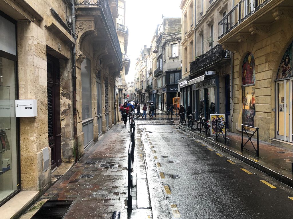 Vente local commercial 65.00 m² à BORDEAUX