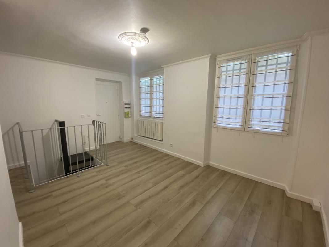 Location Bureaux 75 m² non divisibles