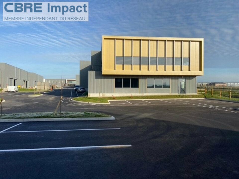 Location local d''activites 8408 m² divisibles à partir de 349 m²