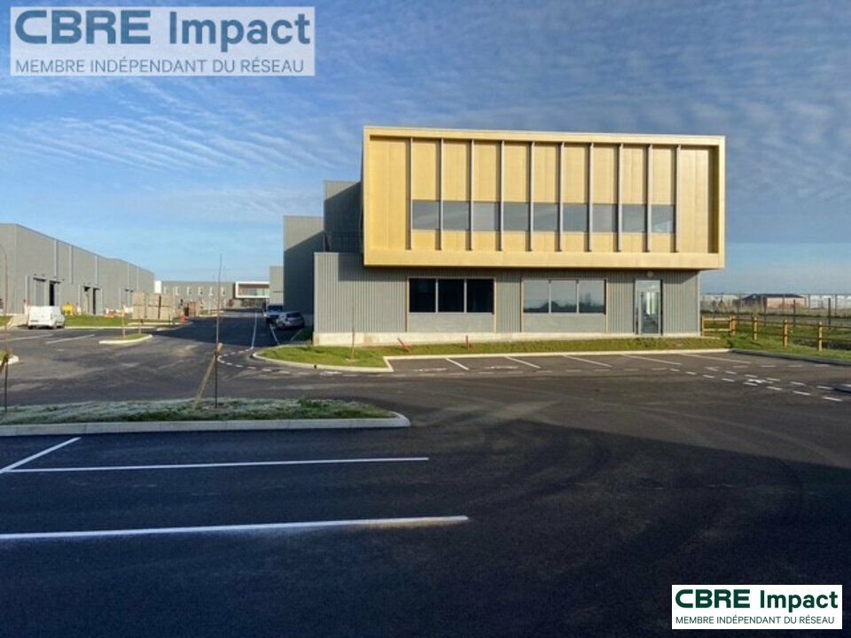 Local d'activité  avec bureaux de 350 m². dont un accueil de 45 m² env. au RDC et 90 m² env. de bureau en R+1