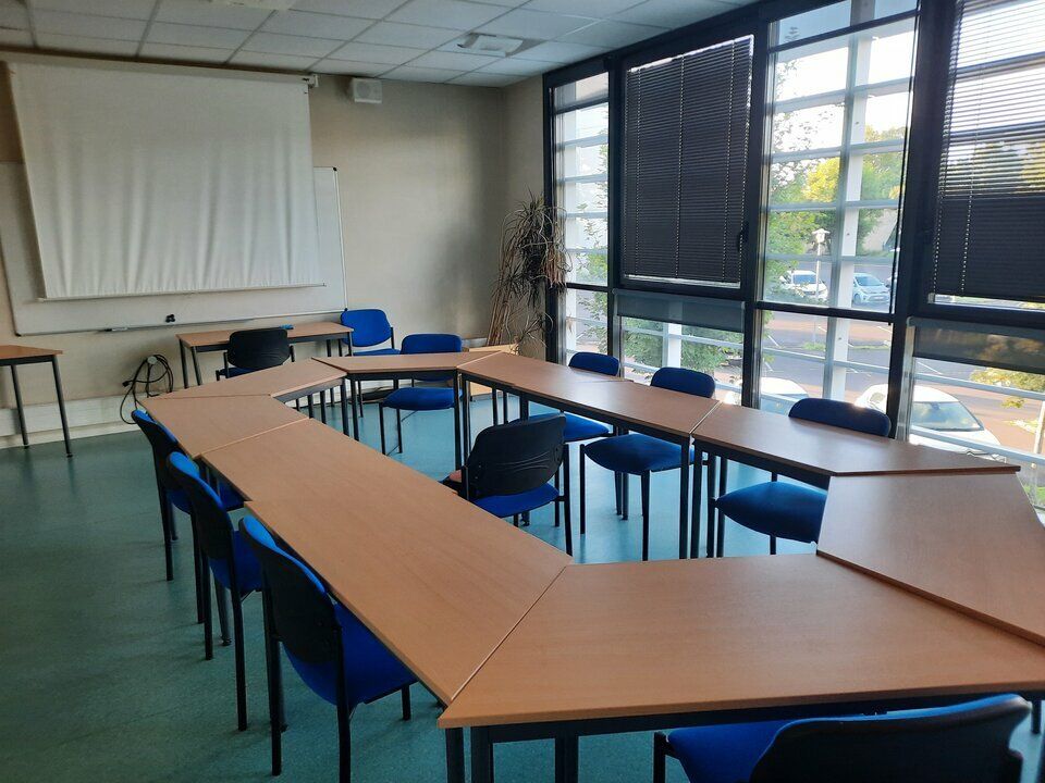 location Pardieu 18,07 m²  Bureau individuel - (avec nombreux services)