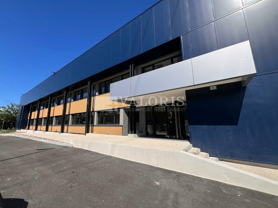 VALORIS MEDITERRANEE vous propose, à la location, des surfaces d'entrepôts rénovés sur la zone industrielle de Courtine, à proximité immédiate de la rocade et à 5 min de la gare TGV d'Avignon.