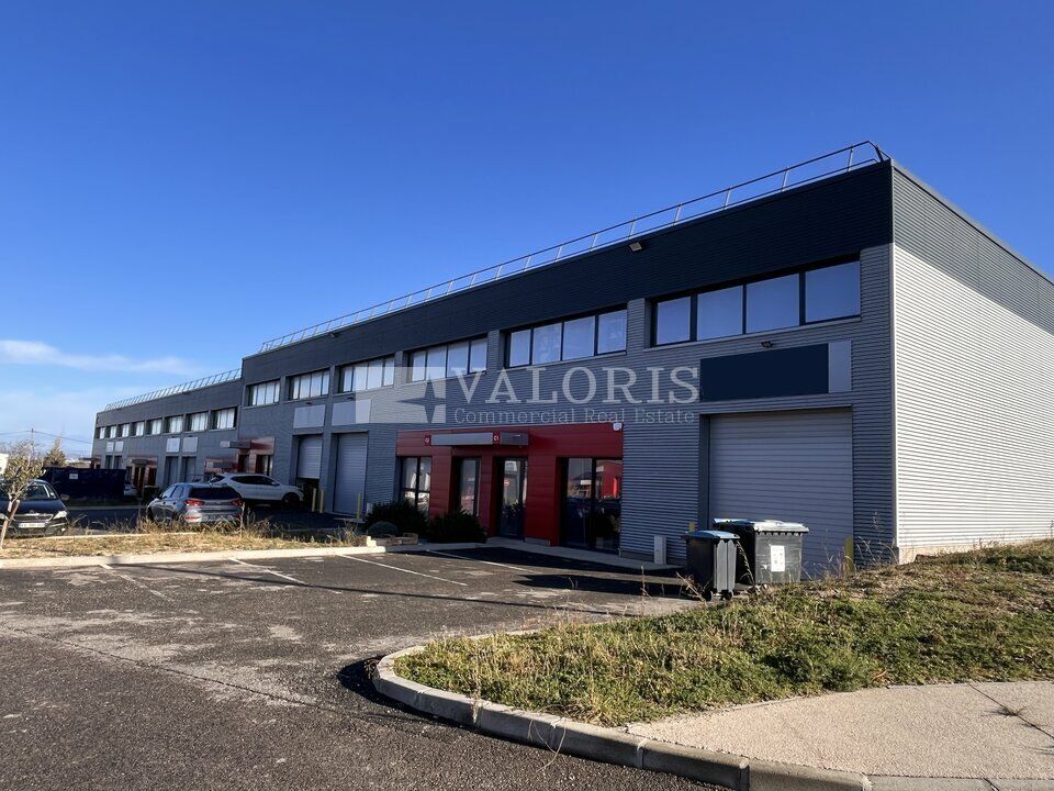Location local d''activites 706.75 m² divisibles à partir de 347.73 m²