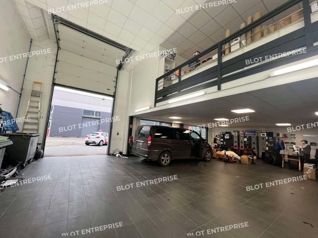 Vente entrepôts 220 m² non divisibles