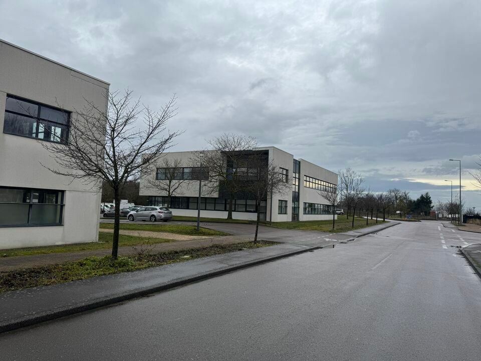 Location bureaux 194.83 m² non divisibles