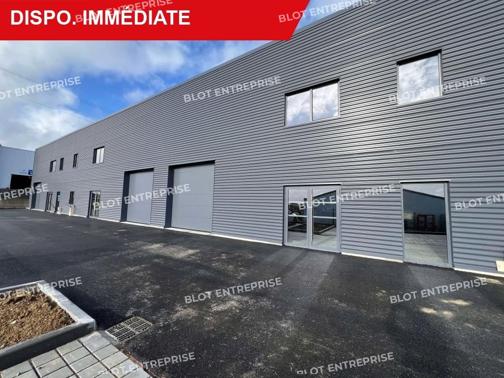 Location entrepôts 215 m² non divisibles
