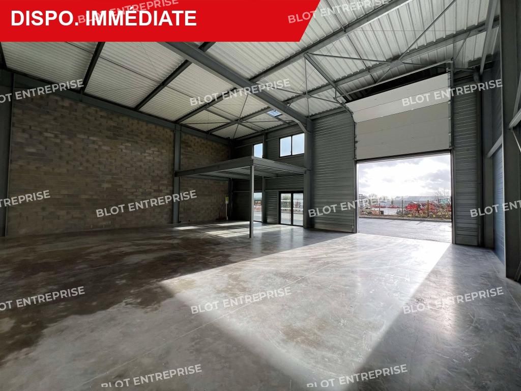 Location entrepôts 215 m² non divisibles
