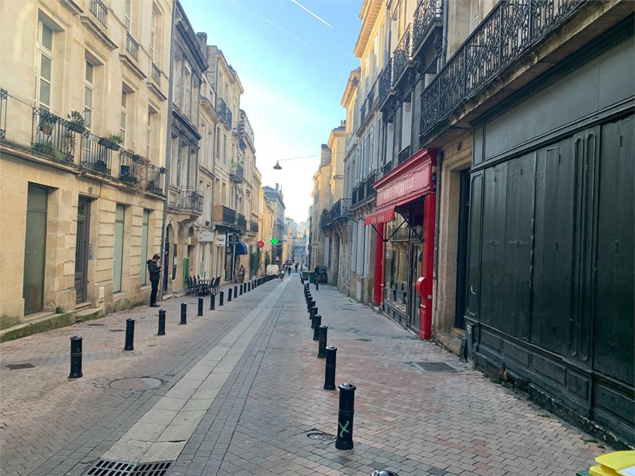 Location local commercial 40.00 m² à BORDEAUX