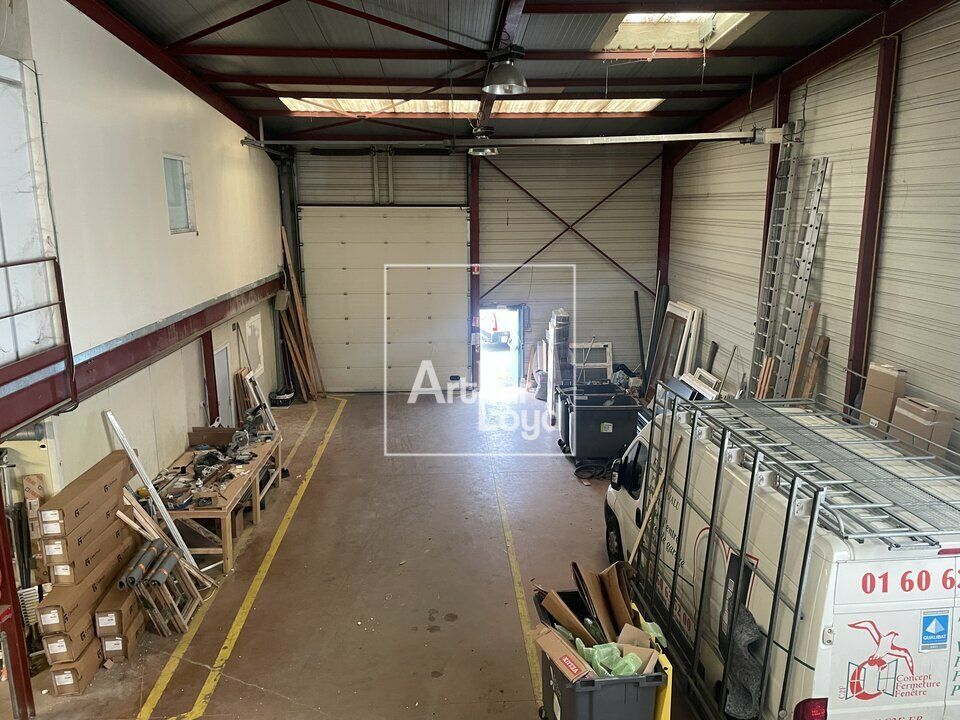 Location local d''activites 450 m² non divisibles
