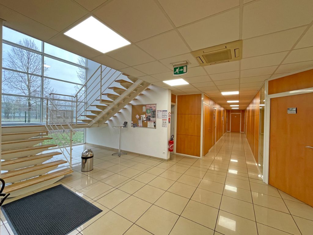 Location bureaux 200.00 m² à CASTELNAU D ESTRETEFONDS