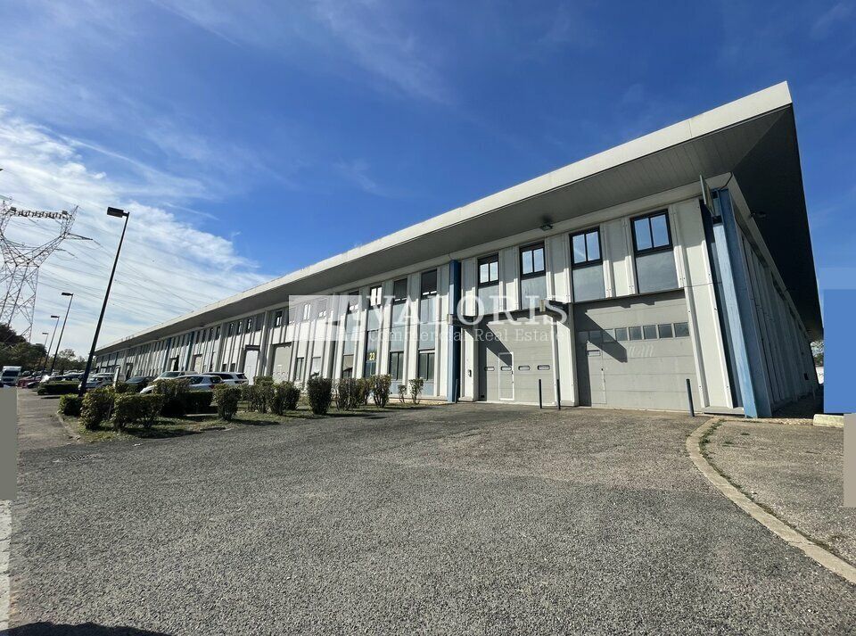 Vente local d''activites 3910 m² divisibles à partir de 204 m²