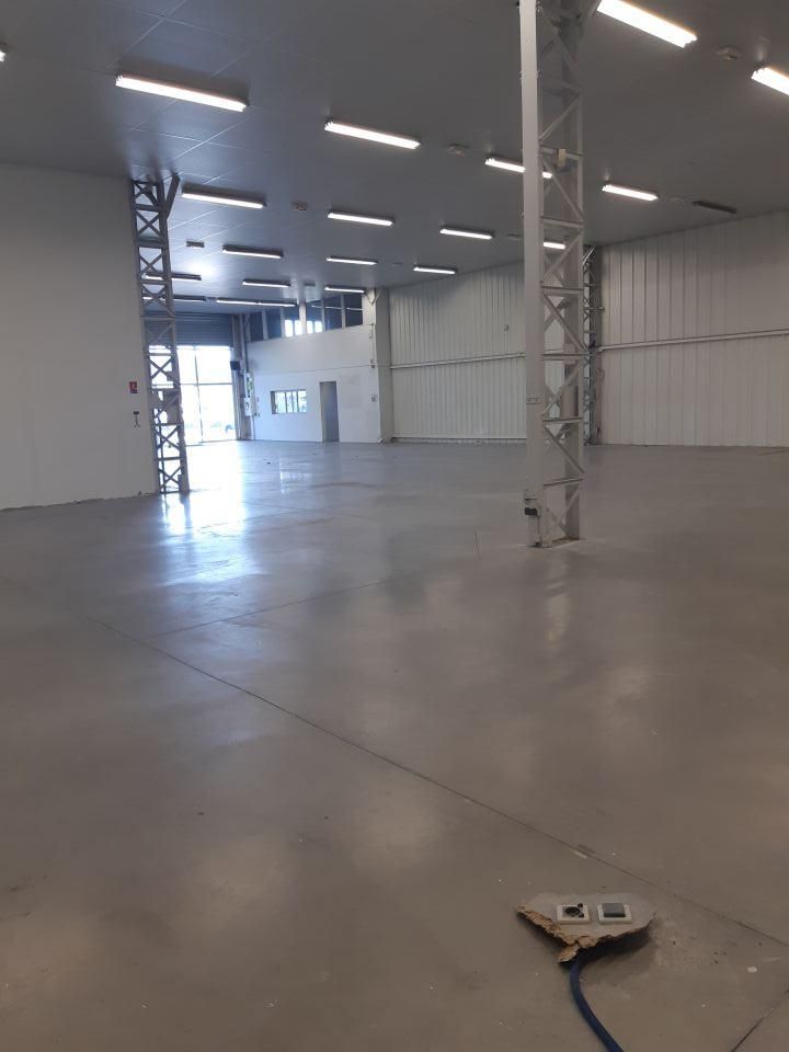 Location local commercial 770 m² à FENOUILLET