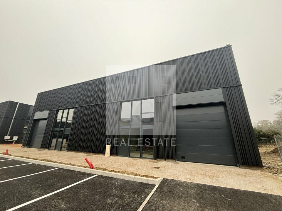 Location local d''activites 760 m² divisibles à partir de 303 m²