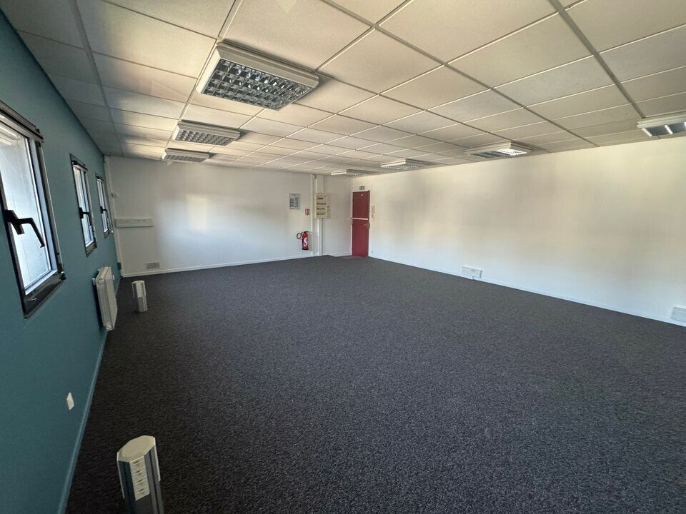 TOURS HYPER CENTRE JEAN JAURES - A LOUER BUREAUX DE 90 M² AVEC 1 PARKING - TRAM BUS