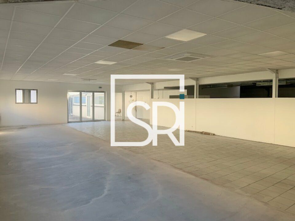 Location local commercial 540 m² non divisibles