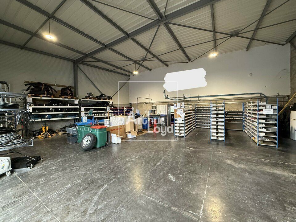 Location local d''activites 296 m² non divisibles