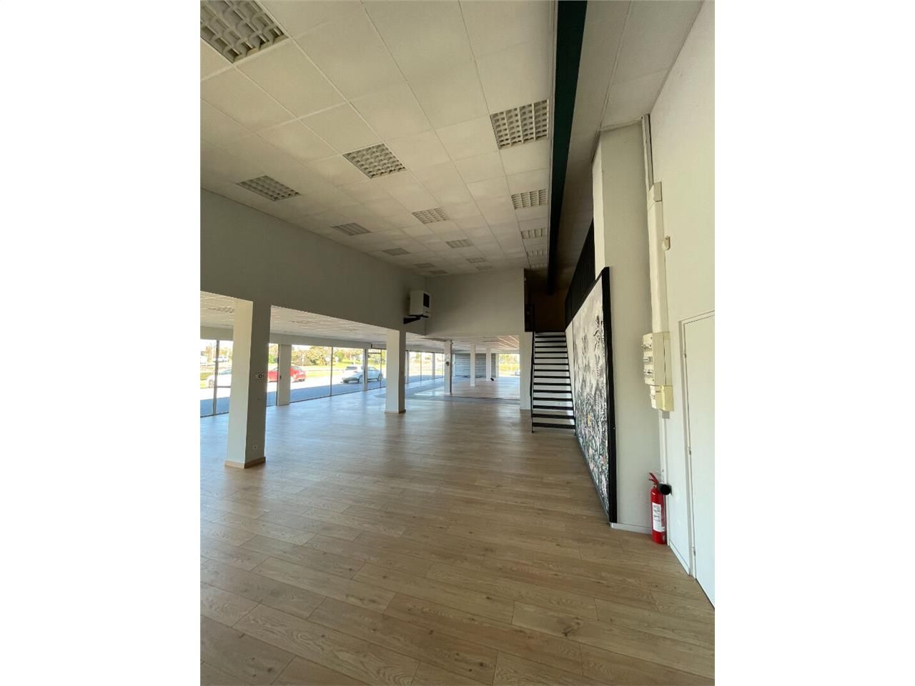 Location local commercial 400.00 m² à SAINT JUNIEN