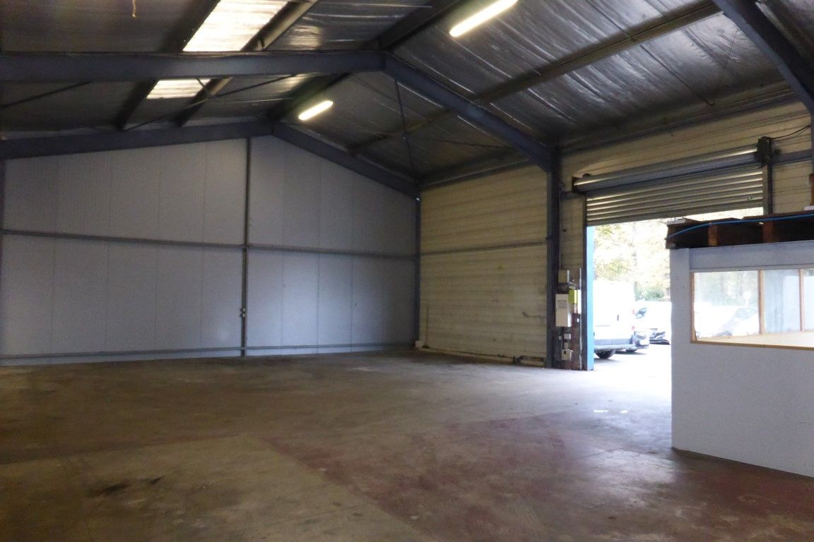 Location local 300 m² à Beychac-et-Caillau