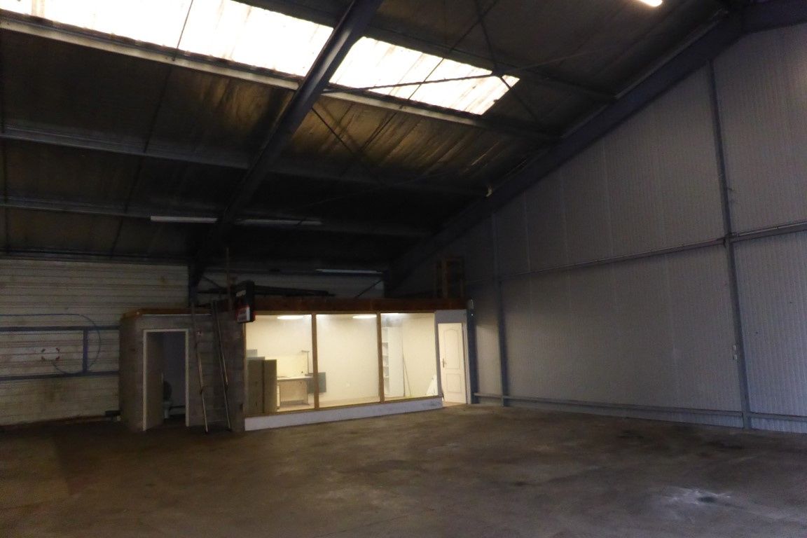 300 m² dispo à Beychac-et-caillau