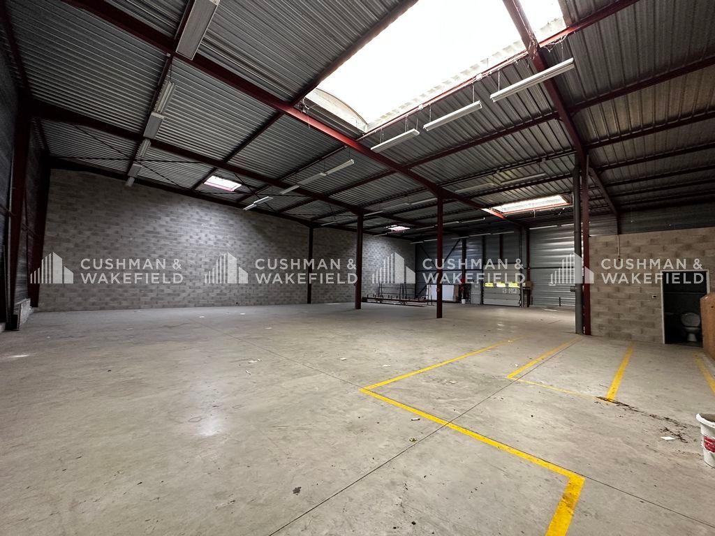 Location activités 902 m² non divisibles