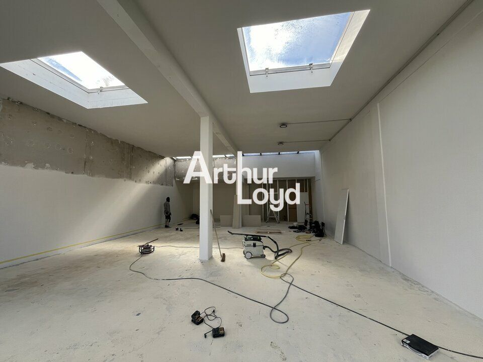 Local d'activité de 150m²  à vendre - Fréjus