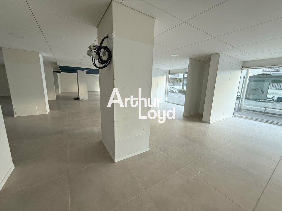 Location local commercial 394 m² non divisibles