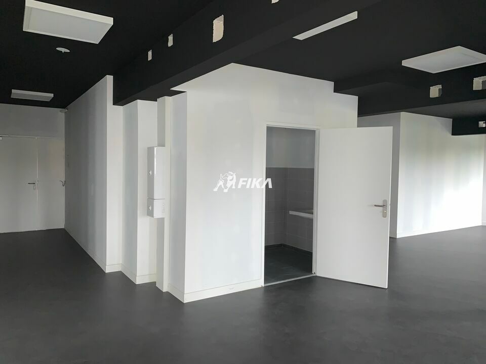 A LOUER BUREAUX 279,64 m² - (33370) TRESSES
