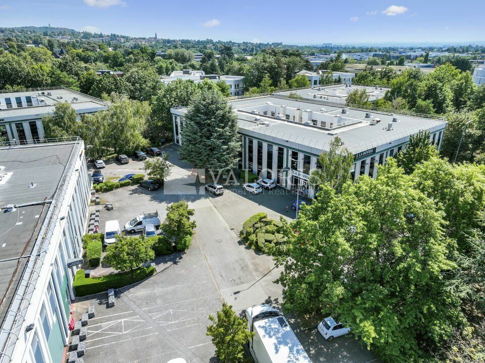 Location local d''activites 3124 m² divisibles à partir de 612 m²