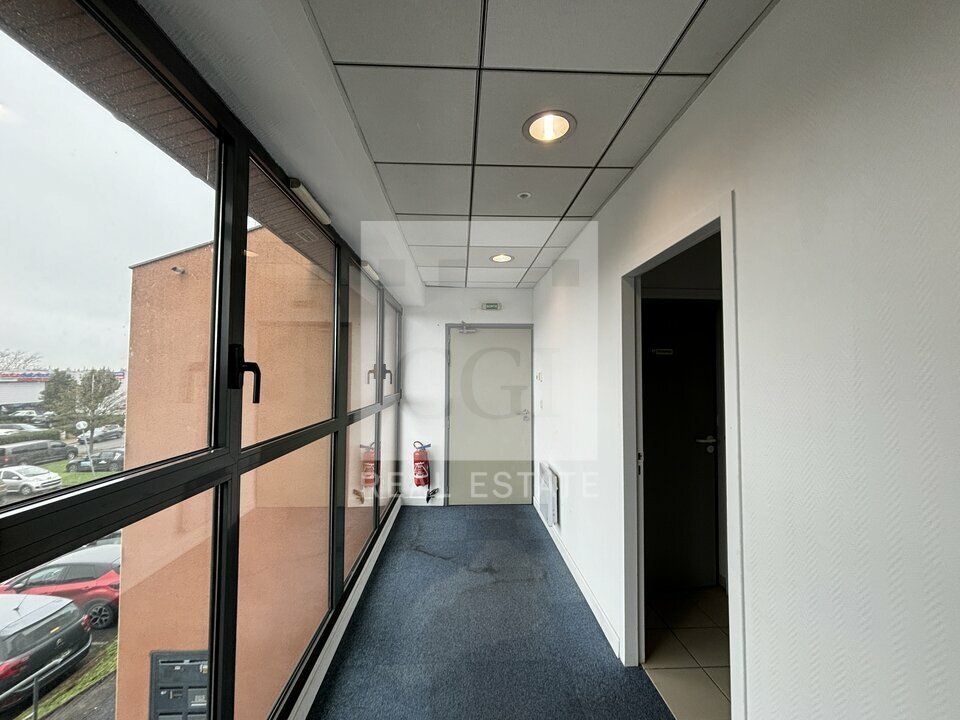 À Louer : Bureaux modernes et fonctionnels de 200 m² à Limas - Proximité A6