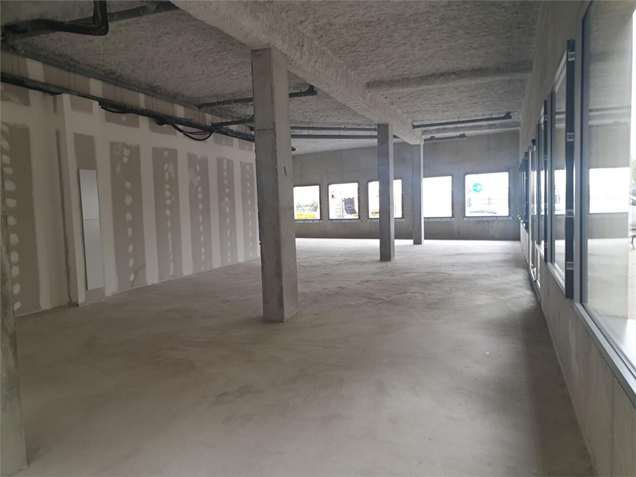 Location local commercial 326.00 m² à BORDEAUX