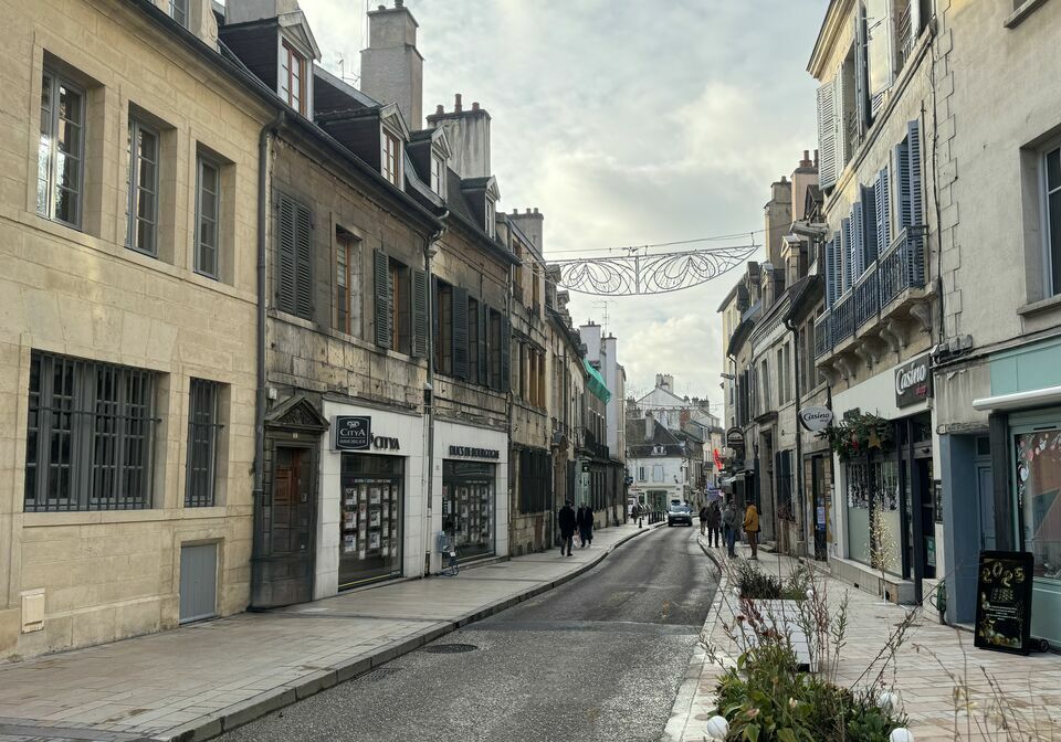 Location local commercial 268 m² non divisibles