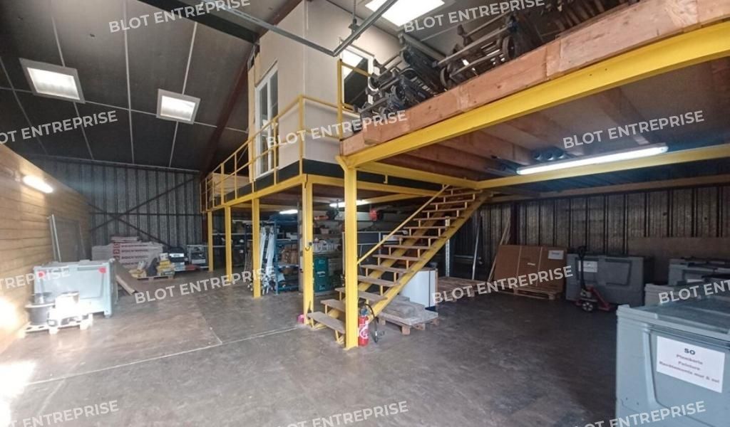 Location entrepôts 150 m² non divisibles