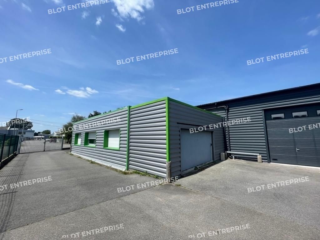 Location entrepôts 150 m² non divisibles