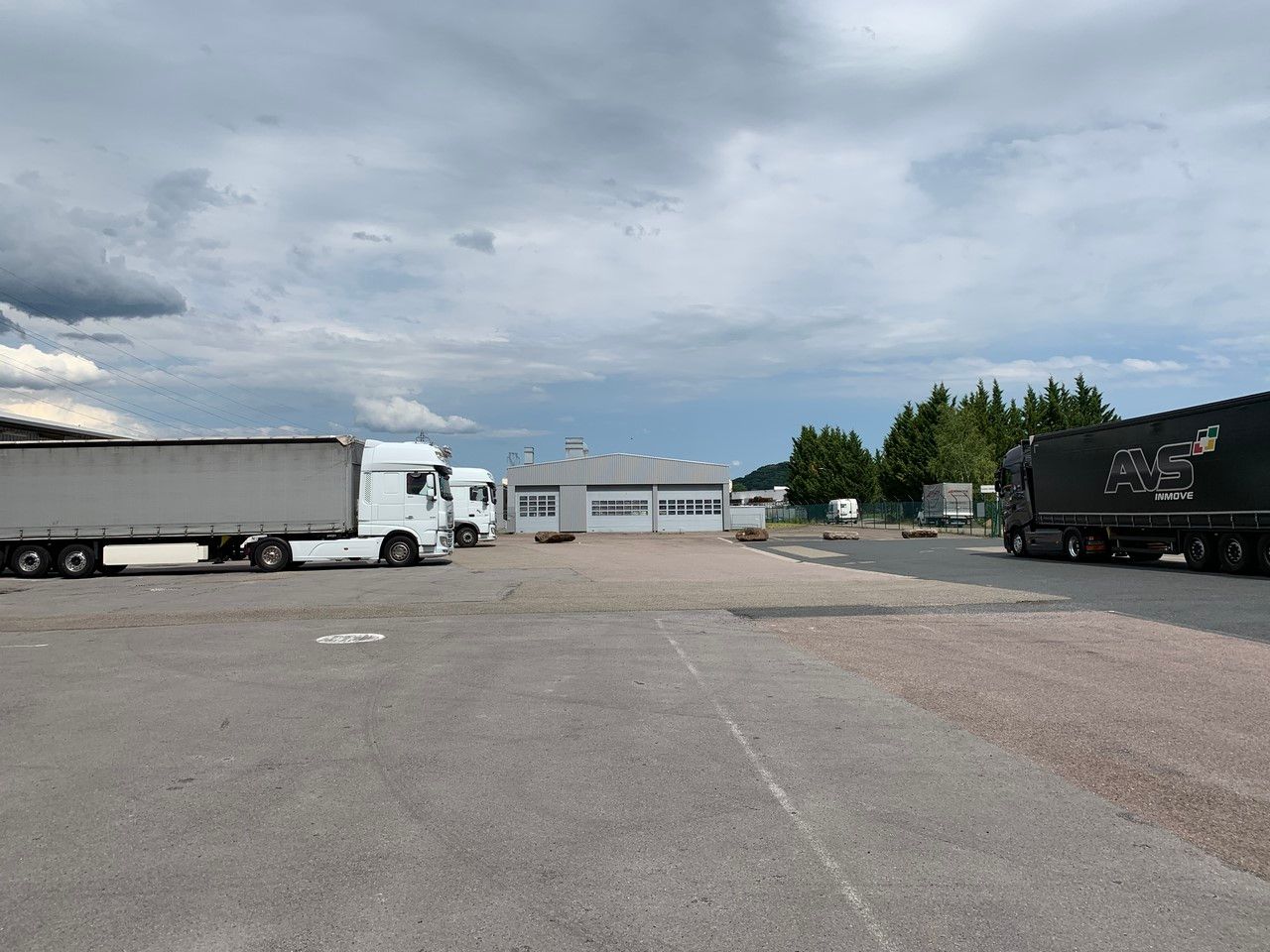 Location activites 400.00 m² non divisibles