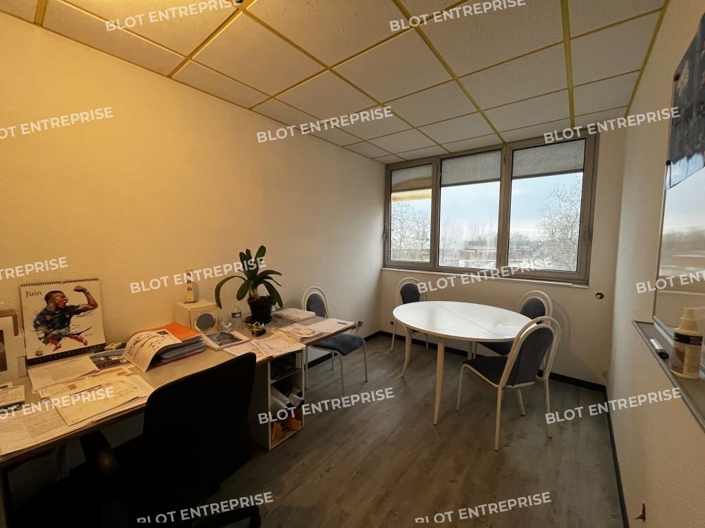 Location bureaux 48 m² non divisibles