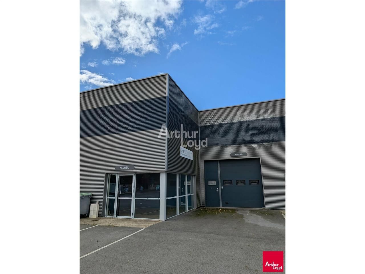 Location local d''activites 270 m² non divisibles