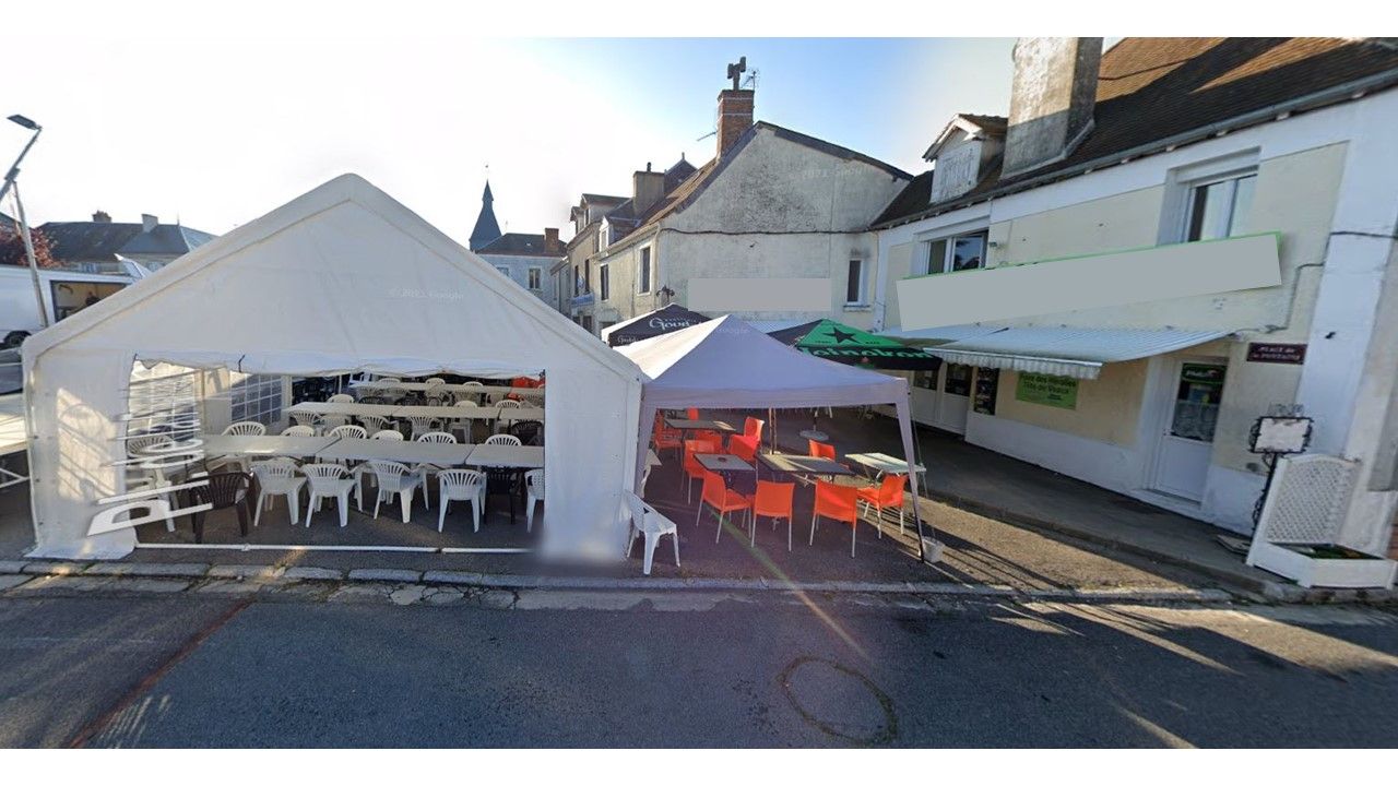 Vente local commercial 205.00 m² à LUSSAC LES EGLISES