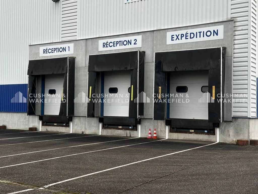 Location entrepôt 2125 m² non divisibles