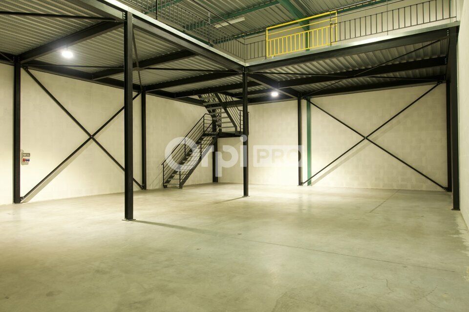 LOCAL À LOUER - 750 M2 - MILLERY