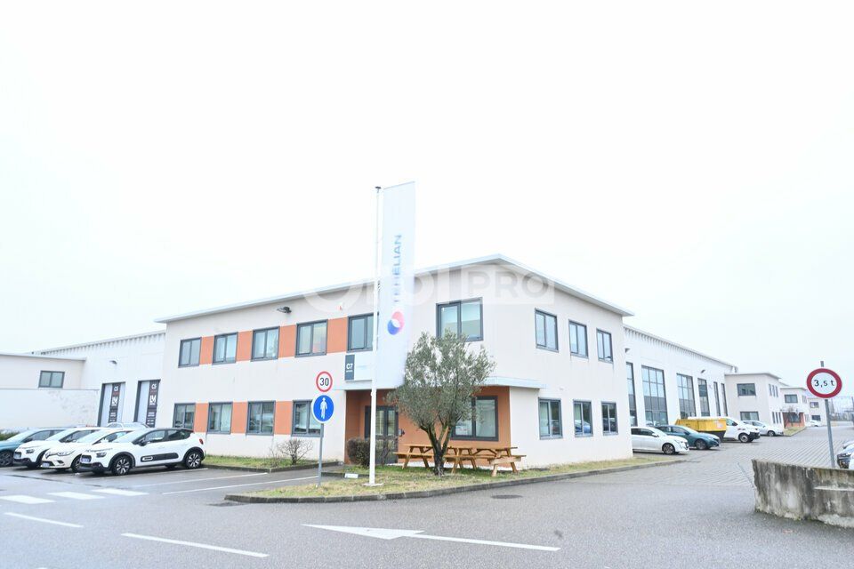 Location bureaux 820 m² non divisibles