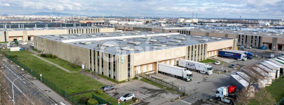 Location local d''activites 3037 m² non divisibles