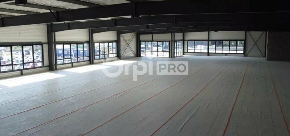 Location local d''activites 2000 m² non divisibles