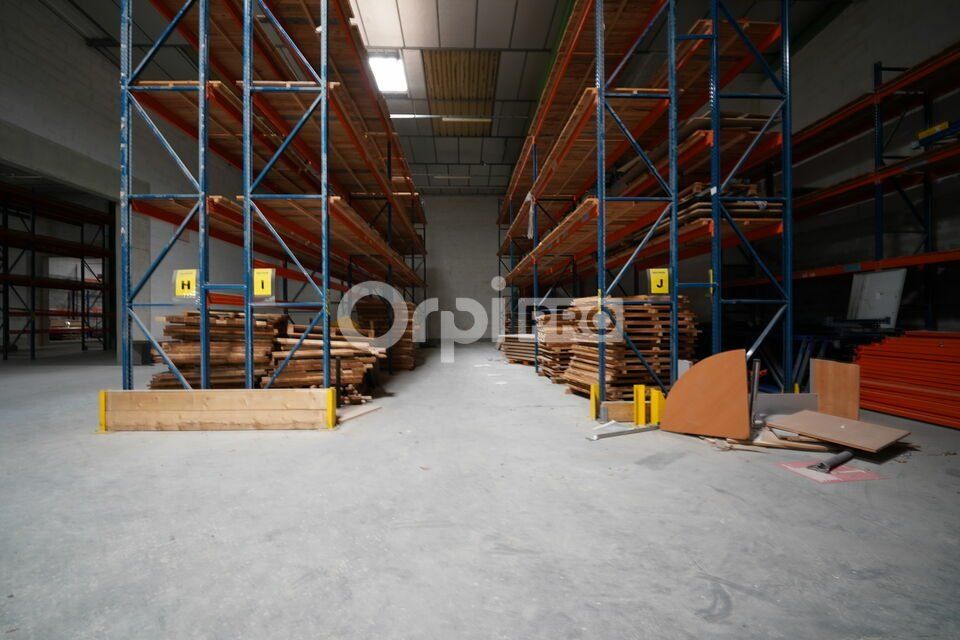 Location local d''activites 2295.8 m² divisibles à partir de 411.35 m²