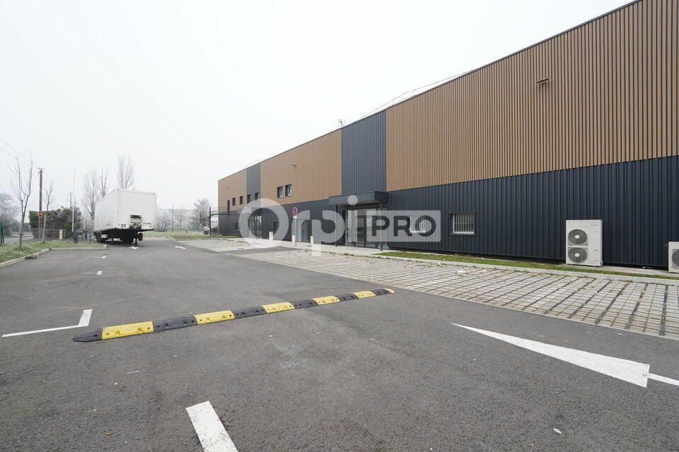 Location local d''activites 411.35 m² non divisibles