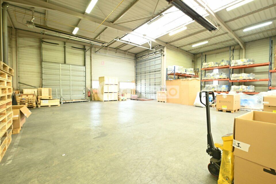 BUREAUX A LOUER - 1 858 m² - GENAS