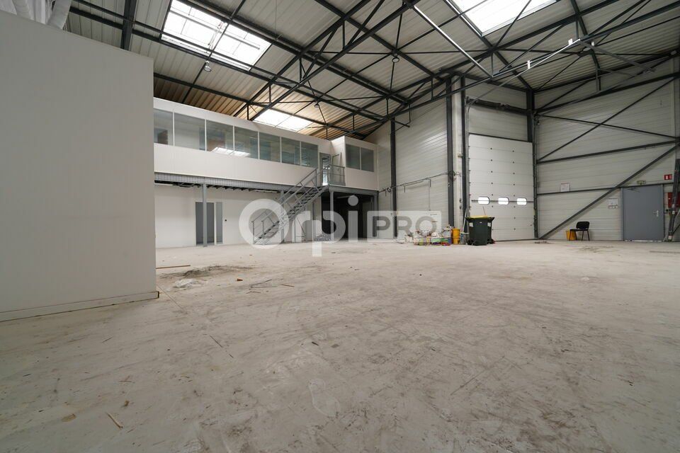 Location local d''activites 500 m² non divisibles
